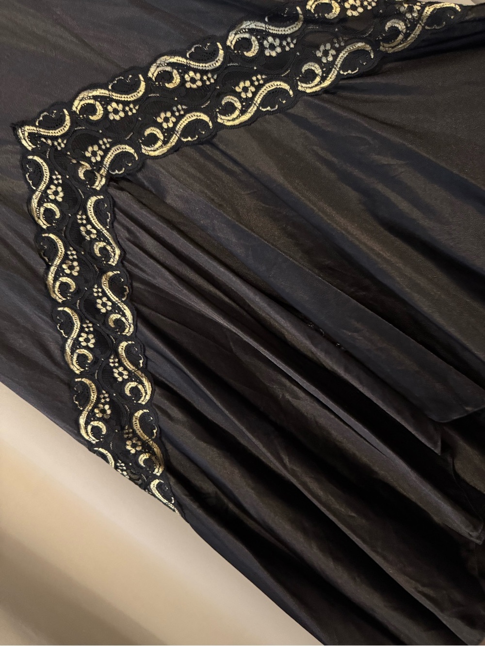 Vintage Lady Cameo Dallas Black Slip with Gold Accents Size Medium - Picture 11 of 13